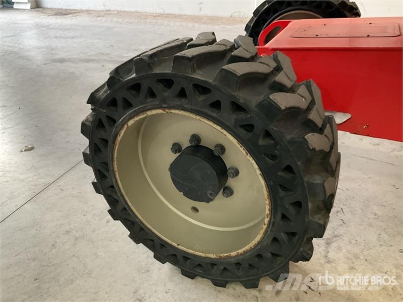 Manitou 200ATJ Strēles pacēlāji