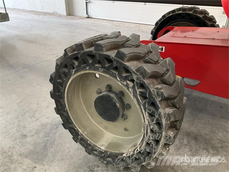Manitou 200ATJ Strēles pacēlāji
