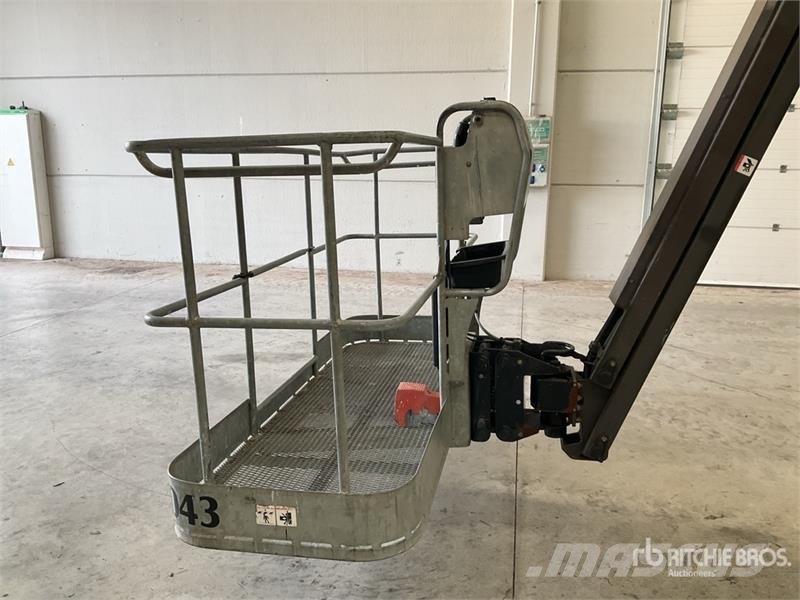Manitou 200ATJ Iseliikuvad poomtõstukid