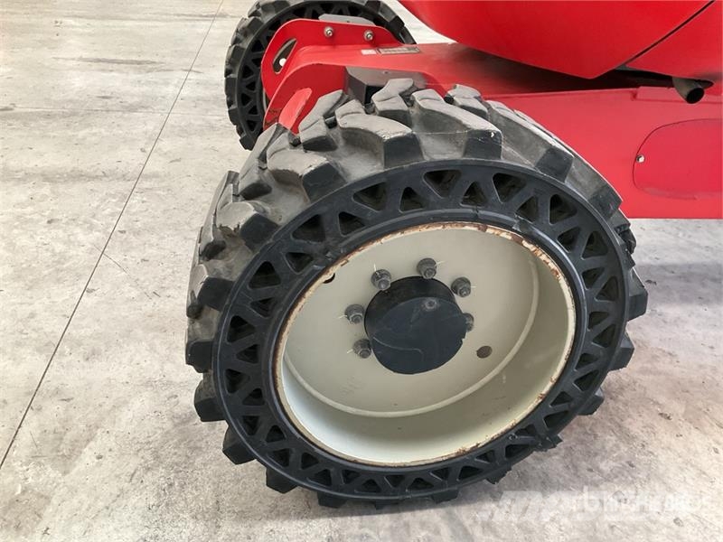 Manitou 200ATJ Iseliikuvad poomtõstukid