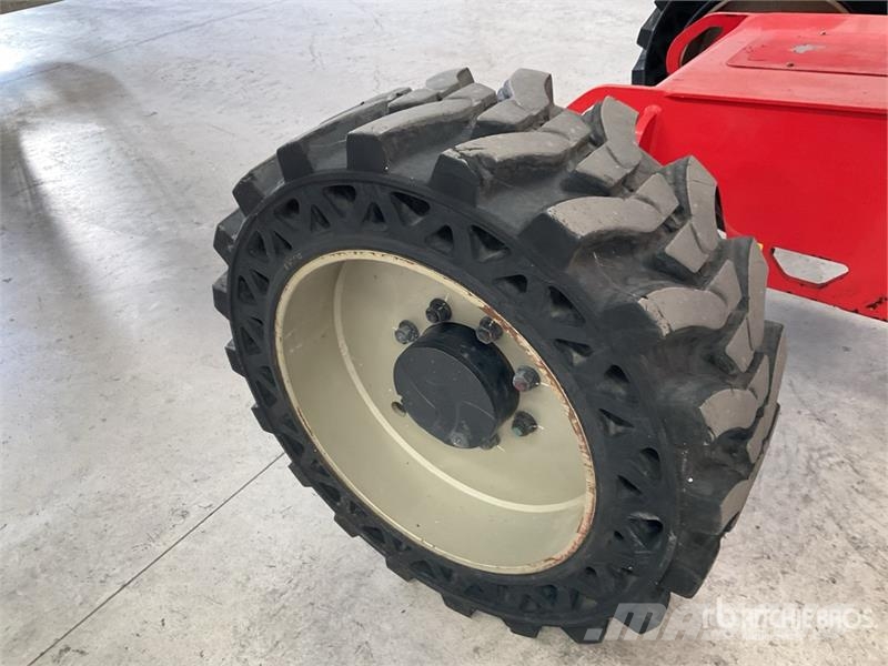 Manitou 200ATJ Iseliikuvad poomtõstukid