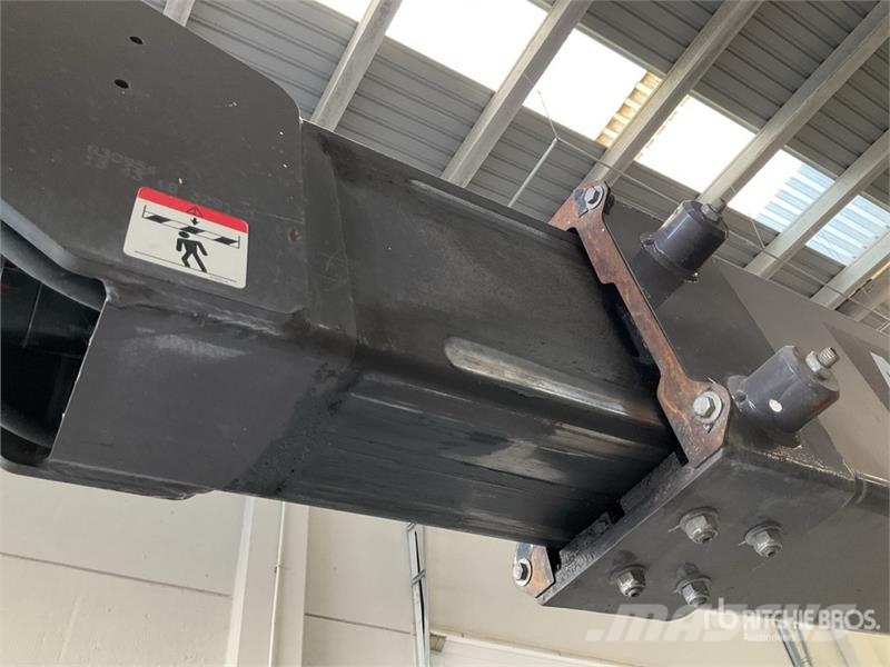 Manitou 200ATJ Strēles pacēlāji