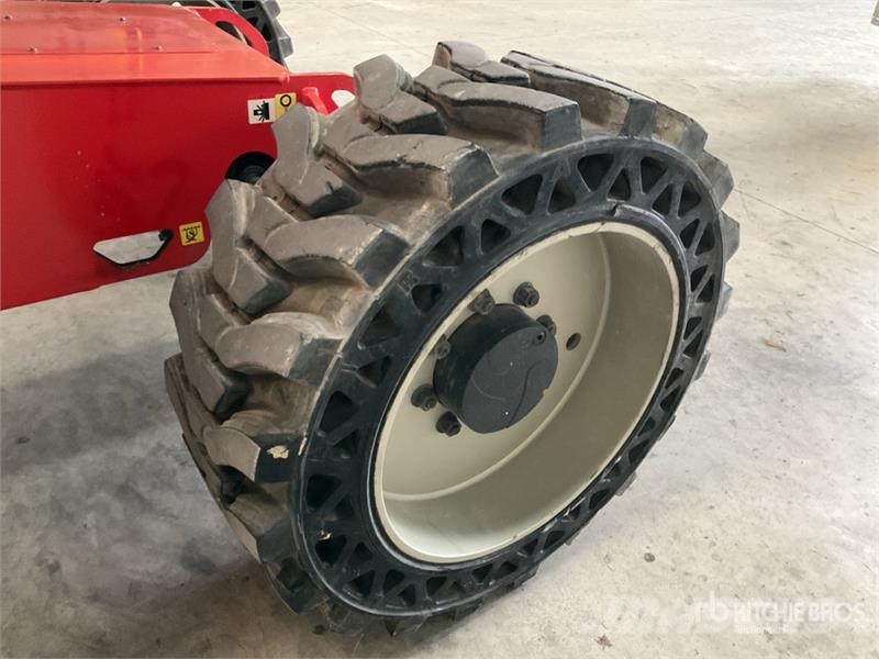 Manitou 200ATJ Strēles pacēlāji