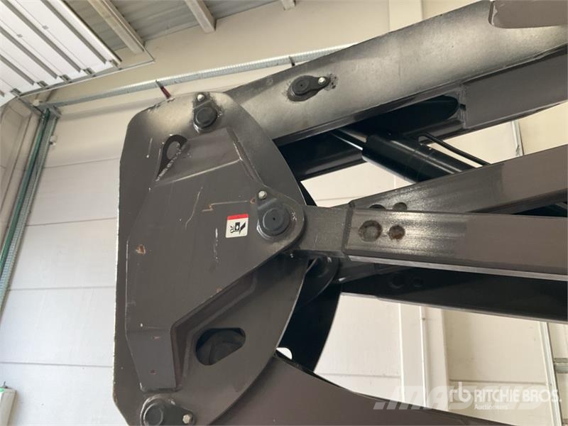 Manitou 200ATJ Strēles pacēlāji