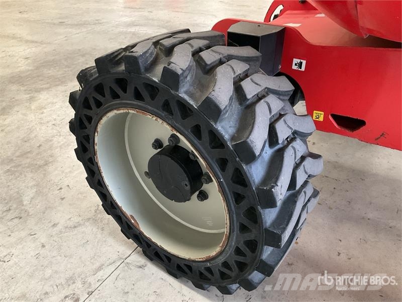 Manitou 200ATJ Strēles pacēlāji