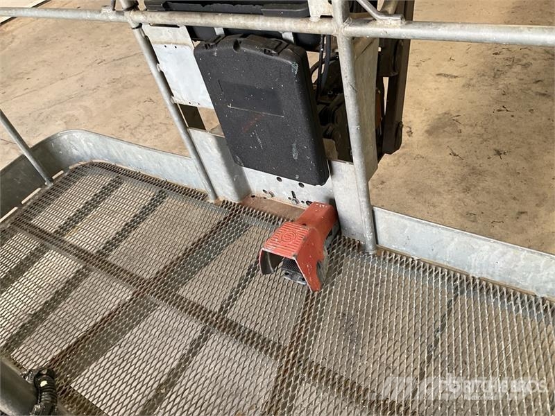 Manitou 200ATJ Iseliikuvad poomtõstukid