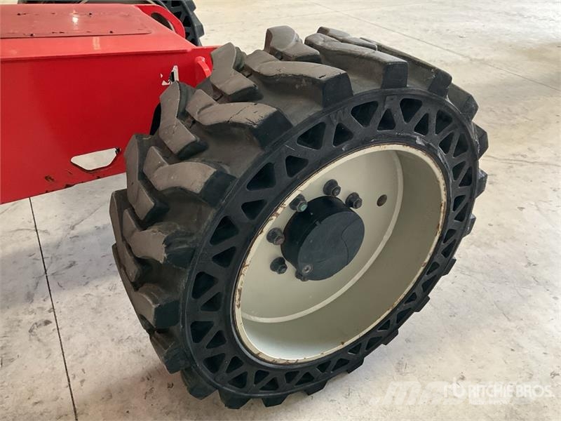 Manitou 200ATJ Iseliikuvad poomtõstukid