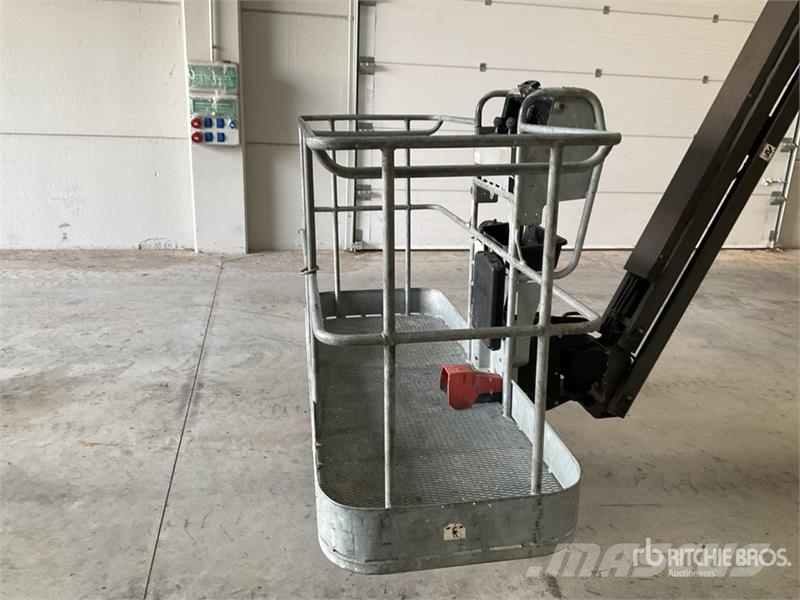 Manitou 200ATJ Strēles pacēlāji