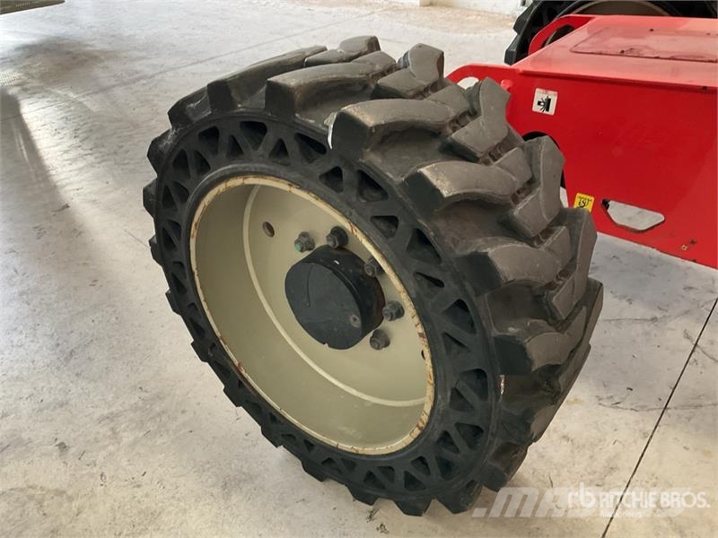 Manitou 200ATJ Iseliikuvad poomtõstukid