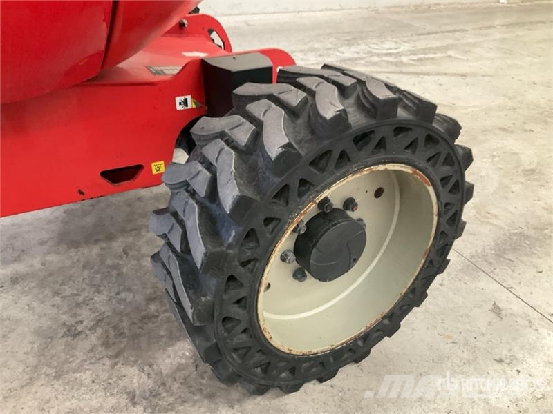 Manitou 200ATJ Iseliikuvad poomtõstukid