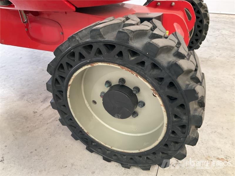 Manitou 200ATJ Strēles pacēlāji