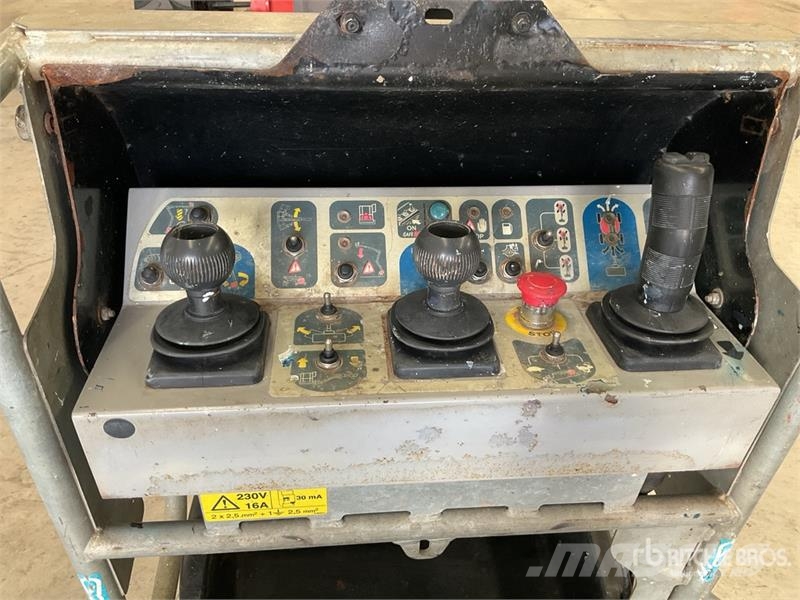 Manitou 200ATJ Iseliikuvad poomtõstukid