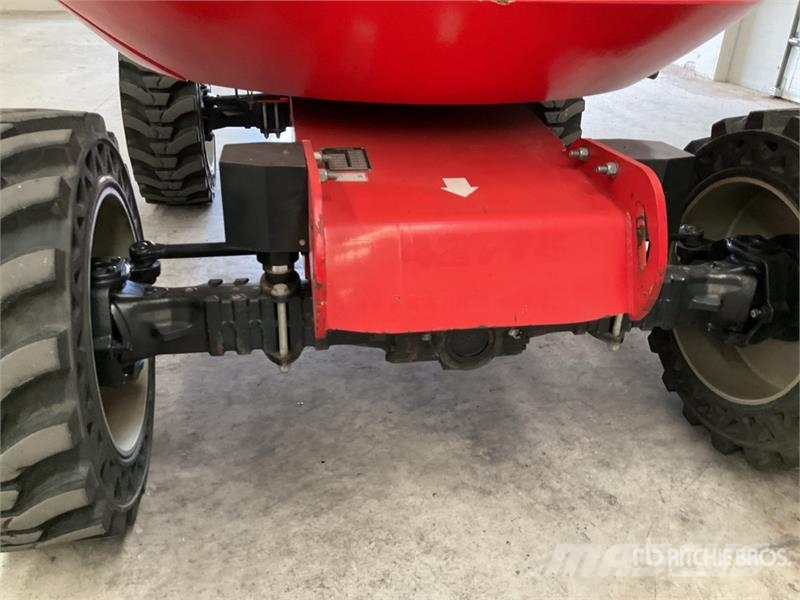 Manitou 200ATJ Iseliikuvad poomtõstukid
