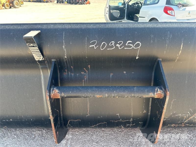 Manitou 2450 mm Godet Bucket Kausi