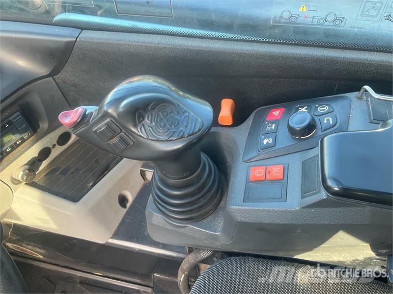 Manitou MLT741-140 V Plus Telehandler Teleskopiskie manipulatori