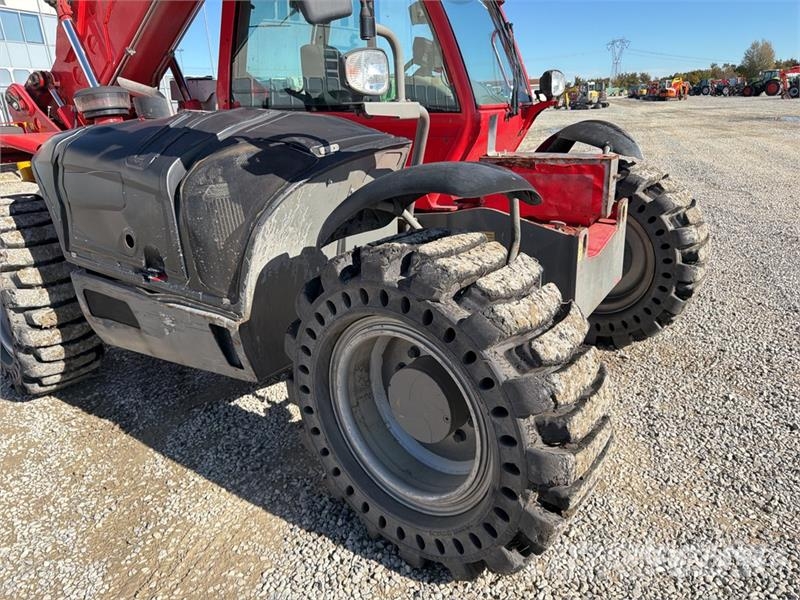 Manitou MLT845H Telehandler مناولات متداخلة