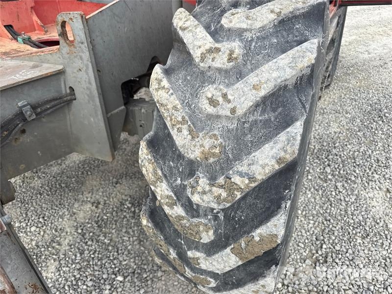 Manitou MT1435SL مناولات متداخلة