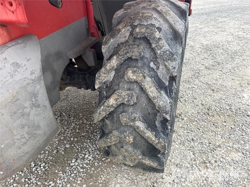 Manitou MT1435SL مناولات متداخلة