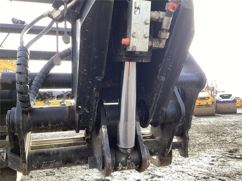 Manitou MT1440 مناولات متداخلة