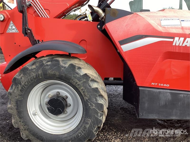 Manitou MT1440 مناولات متداخلة