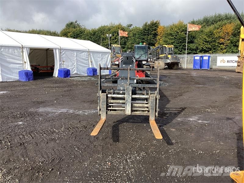 Manitou MT1440 مناولات متداخلة