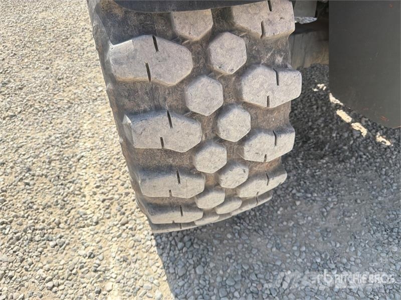 Manitou MT732 مناولات متداخلة