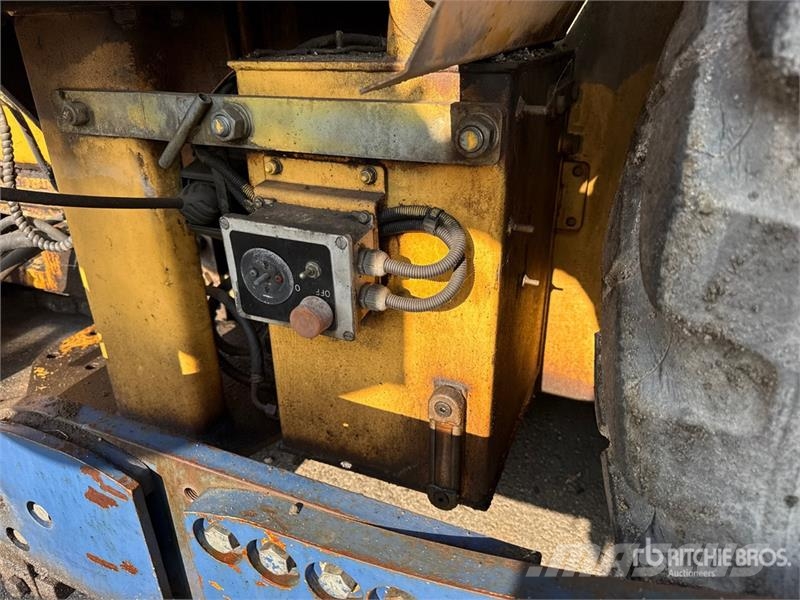 Marini MF691 Wheel Asphalt Paver معدات السفلتة