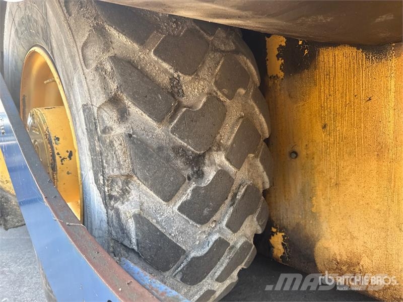 Marini MF691 Wheel Asphalt Paver معدات السفلتة