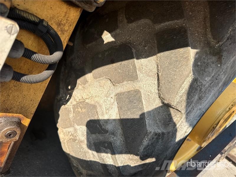 Marini MF691 Wheel Asphalt Paver معدات السفلتة