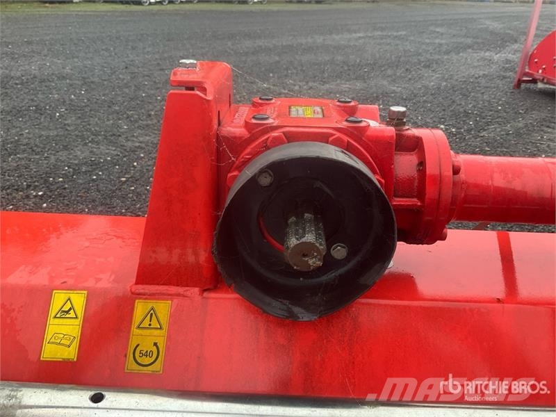 Maschio Gaspardo Furba 180 Mulcher Attachment ماكينات تقطيع أخشاب الحراجة