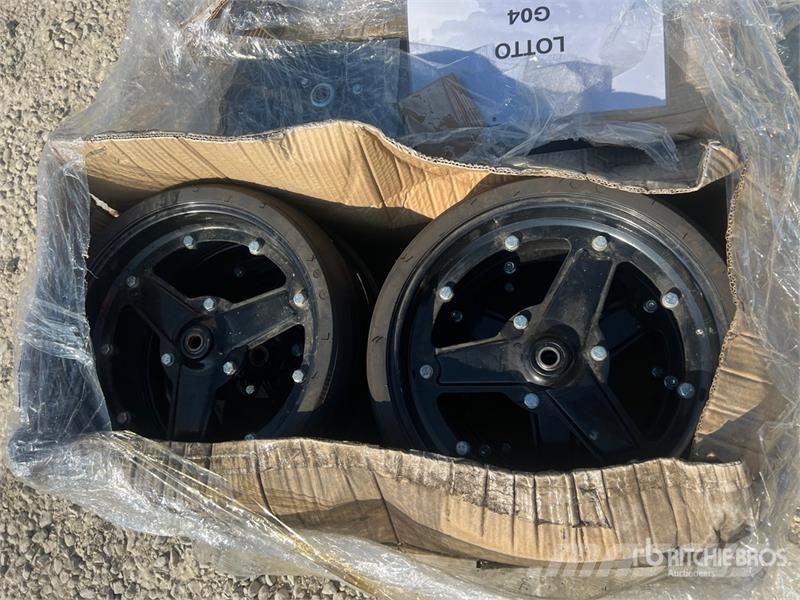Maschio Gaspardo Set of Masts and Wheels (Unused) Citas sastāvdaļas