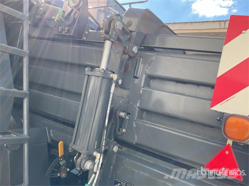 Massey Ferguson 2270XD 方形打捆機