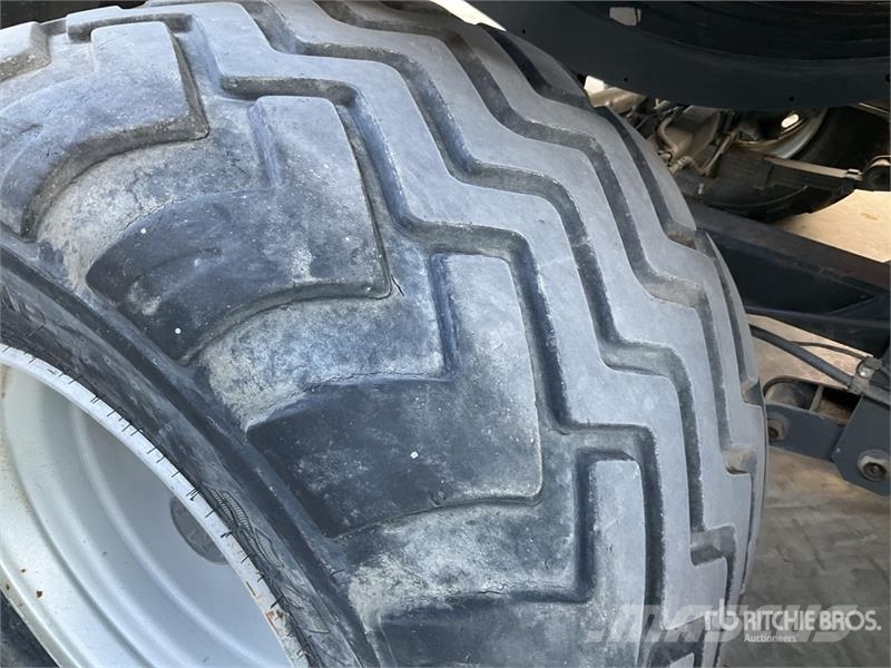 Massey Ferguson 2270XD 方形打捆機