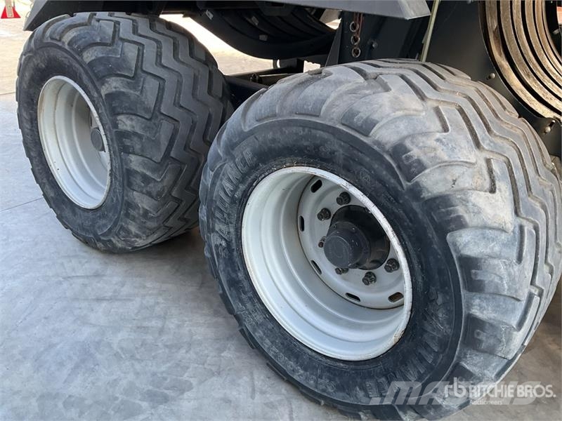 Massey Ferguson 2270XD 方形打捆機