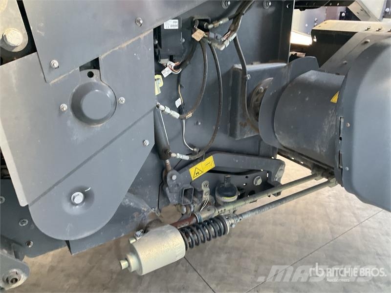 Massey Ferguson 2270XD 方形打捆機