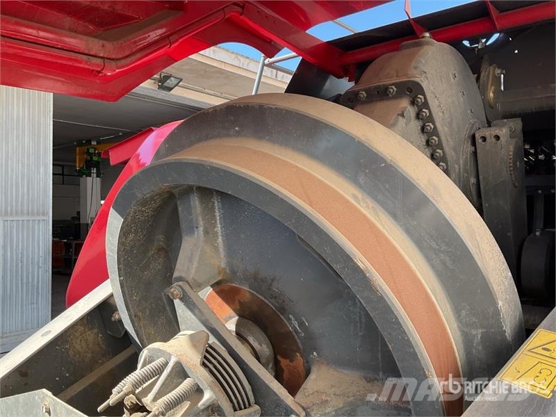 Massey Ferguson 2270XD 方形打捆機