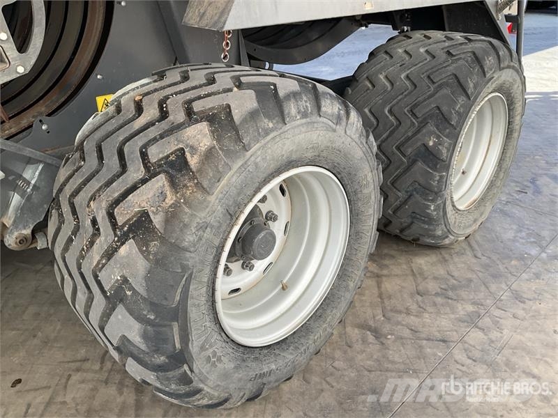 Massey Ferguson 2270XD 方形打捆機