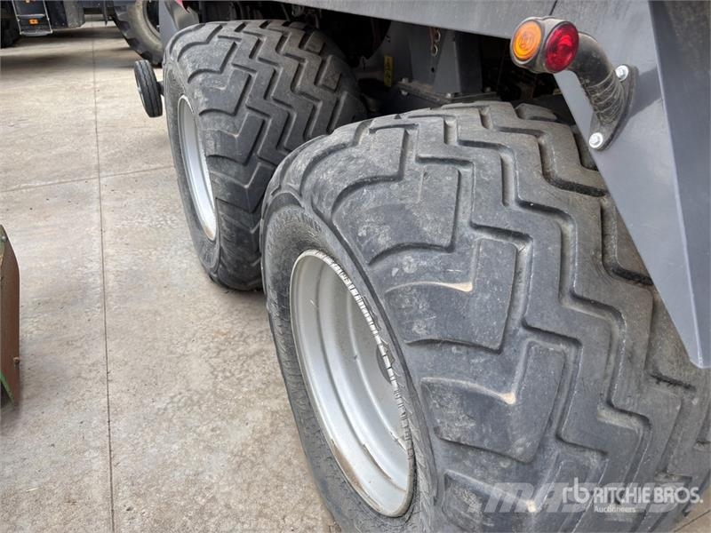 Massey Ferguson 2270XD Тюковые пресс-подборщики