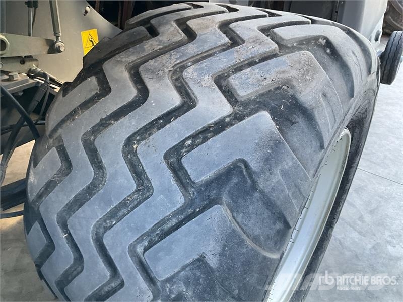 Massey Ferguson 2270XD 方形打捆機