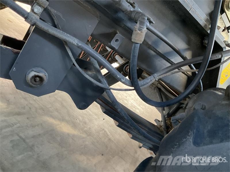 Massey Ferguson 2270XD 方形打捆機