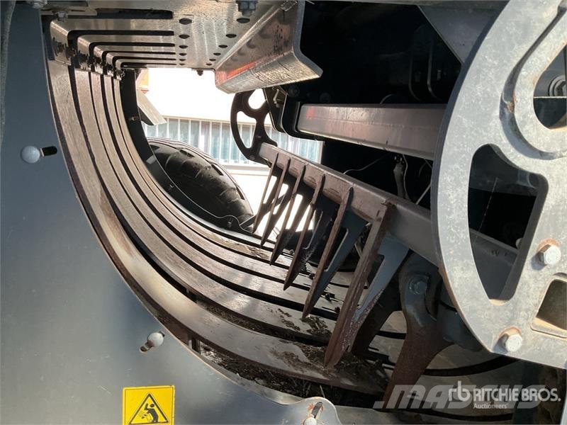 Massey Ferguson 2270XD 方形打捆機