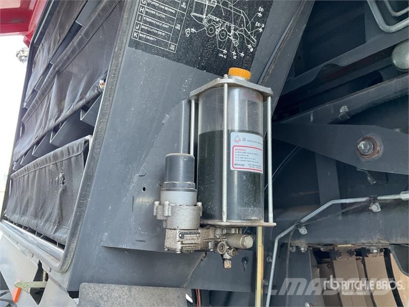 Massey Ferguson 2270XD 方形打捆機