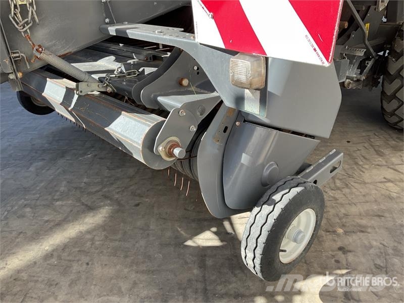 Massey Ferguson 2270XD 方形打捆機