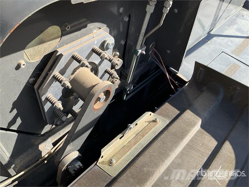 Massey Ferguson 2270XD 方形打捆機