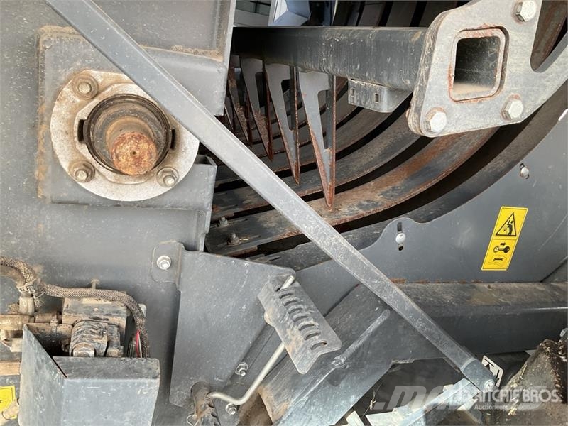 Massey Ferguson 2270XD 方形打捆機