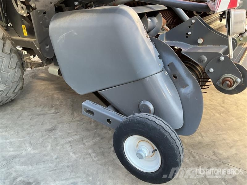 Massey Ferguson 2270XD 方形打捆機