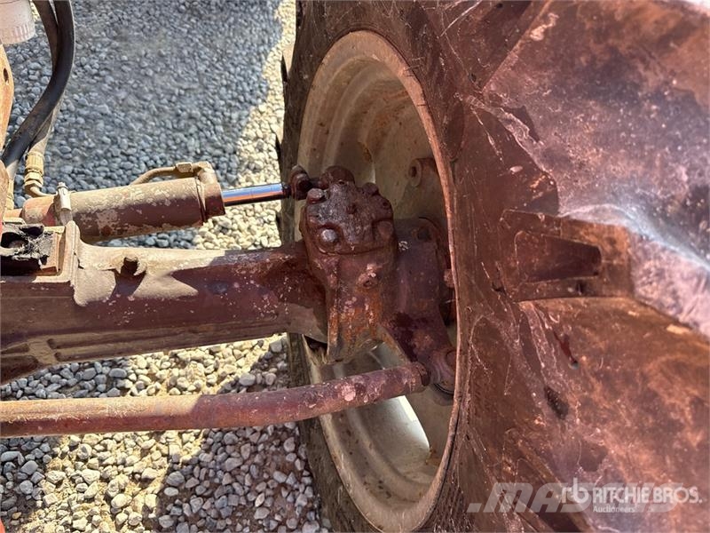 Massey Ferguson 274 4WD Tractor الجرارات
