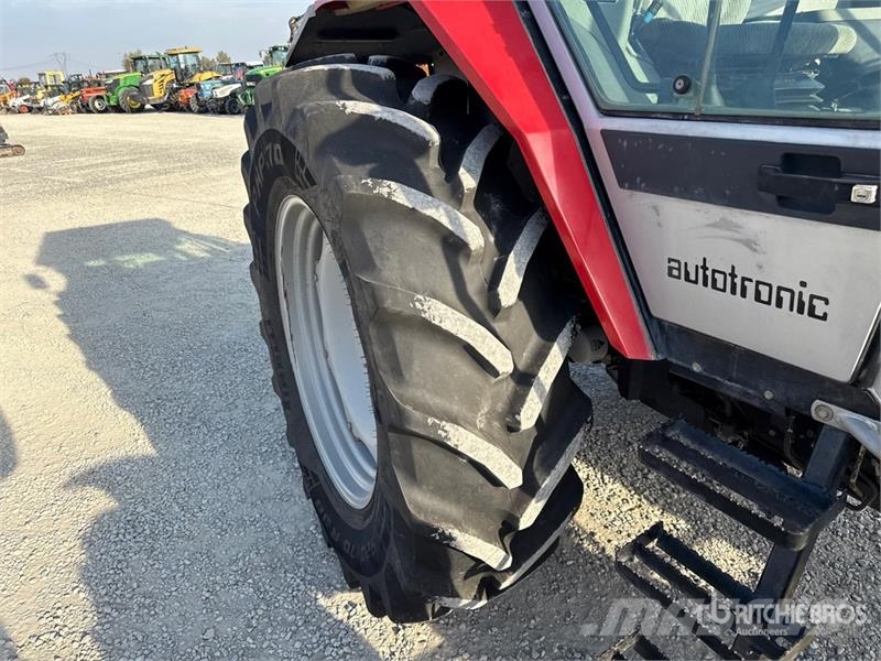 Massey Ferguson 3125 4WD Tractor Trattori