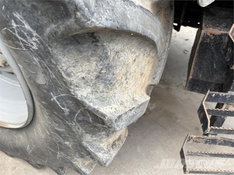 Massey Ferguson 5445 Dyna-4 4WD Tractor Трактори