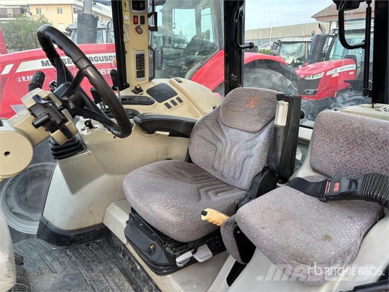 Massey Ferguson 5608 Dyna-4 4WD Tractor Трактори